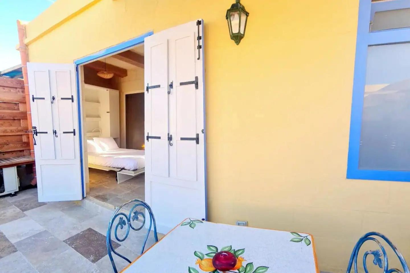 Historic Hideaways - 900 Year Old Converted Studios Вікторія Екстер'єр фото