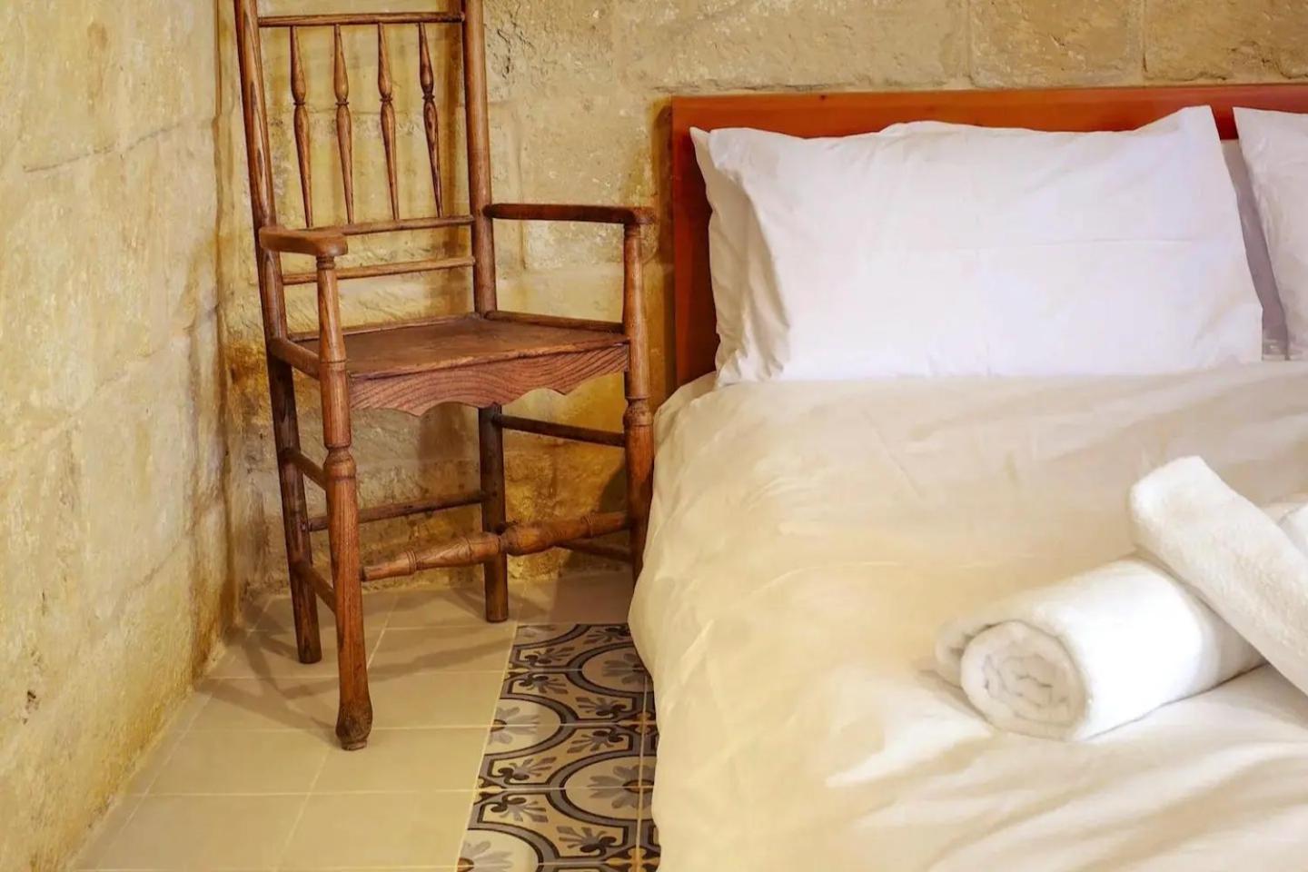 Historic Hideaways - 900 Year Old Converted Studios Вікторія Екстер'єр фото