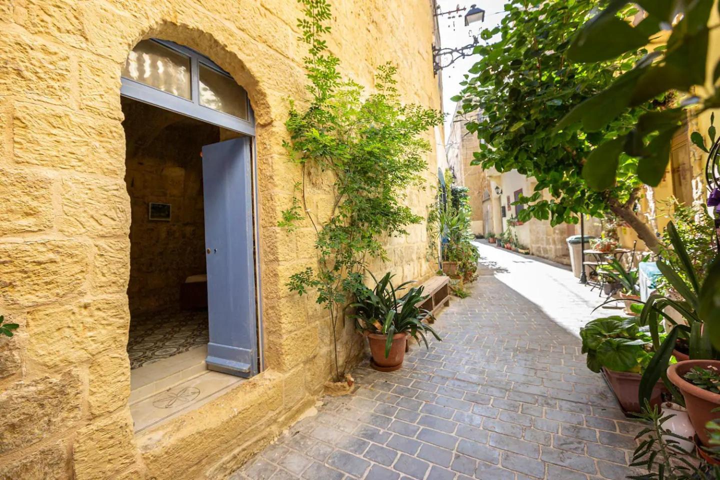 Historic Hideaways - 900 Year Old Converted Studios Вікторія Екстер'єр фото