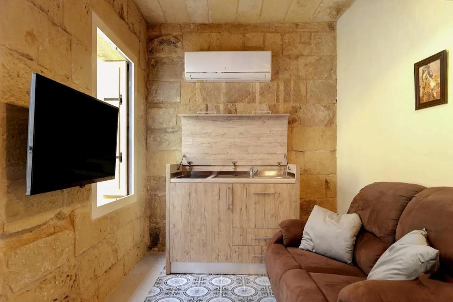 Historic Hideaways - 900 Year Old Converted Studios Вікторія Екстер'єр фото