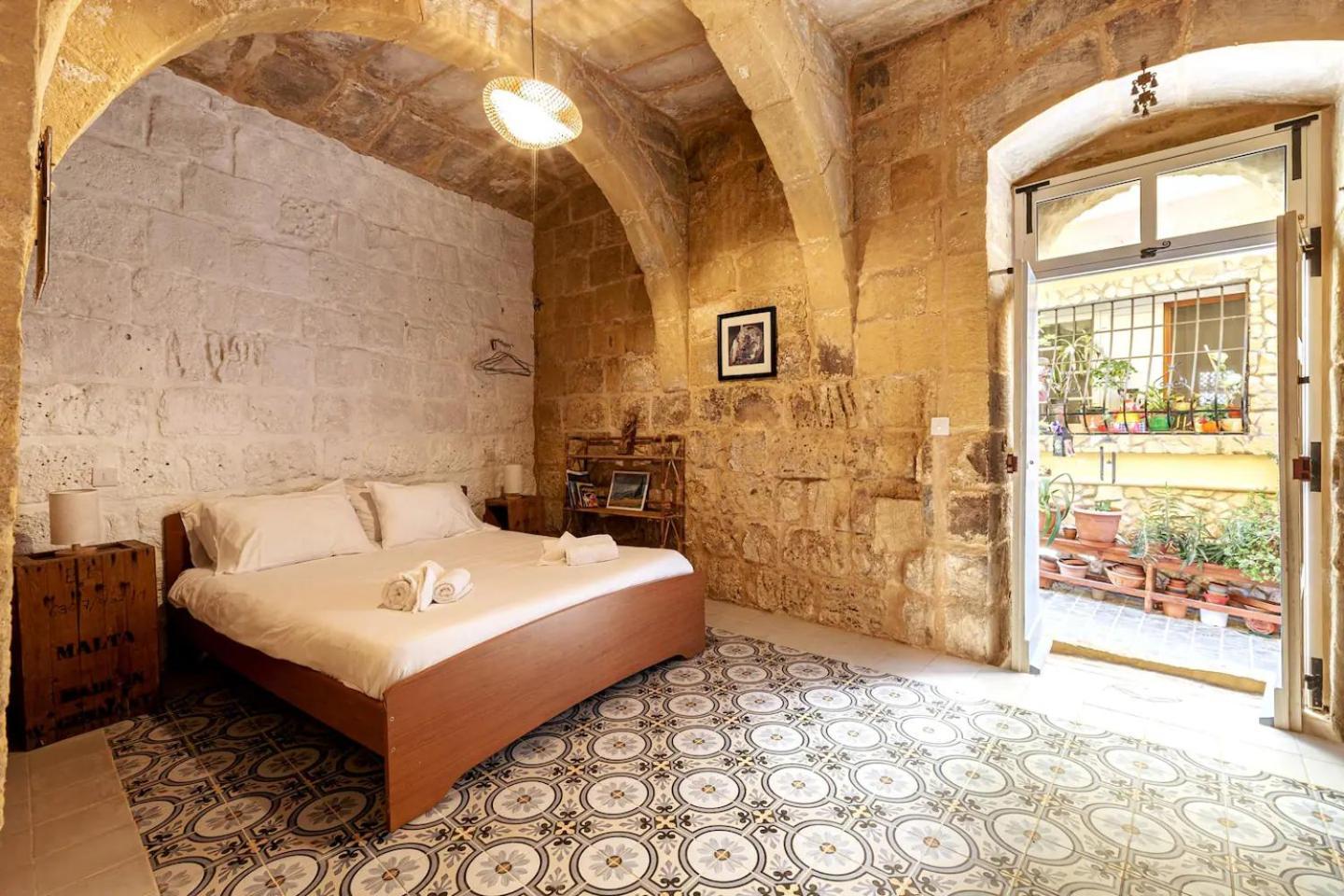 Historic Hideaways - 900 Year Old Converted Studios Вікторія Екстер'єр фото