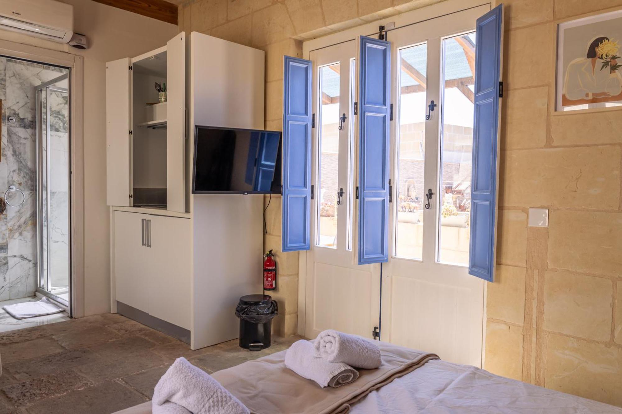 Historic Hideaways - 900 Year Old Converted Studios Вікторія Екстер'єр фото