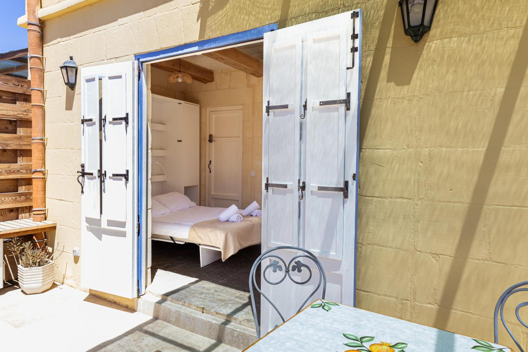 Historic Hideaways - 900 Year Old Converted Studios Вікторія Екстер'єр фото