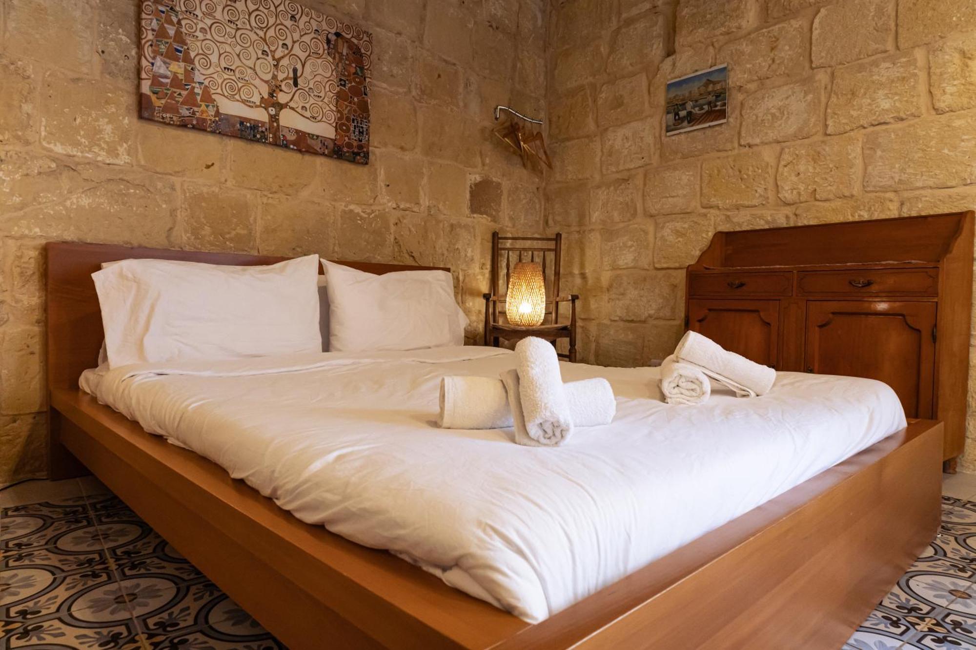 Historic Hideaways - 900 Year Old Converted Studios Вікторія Екстер'єр фото