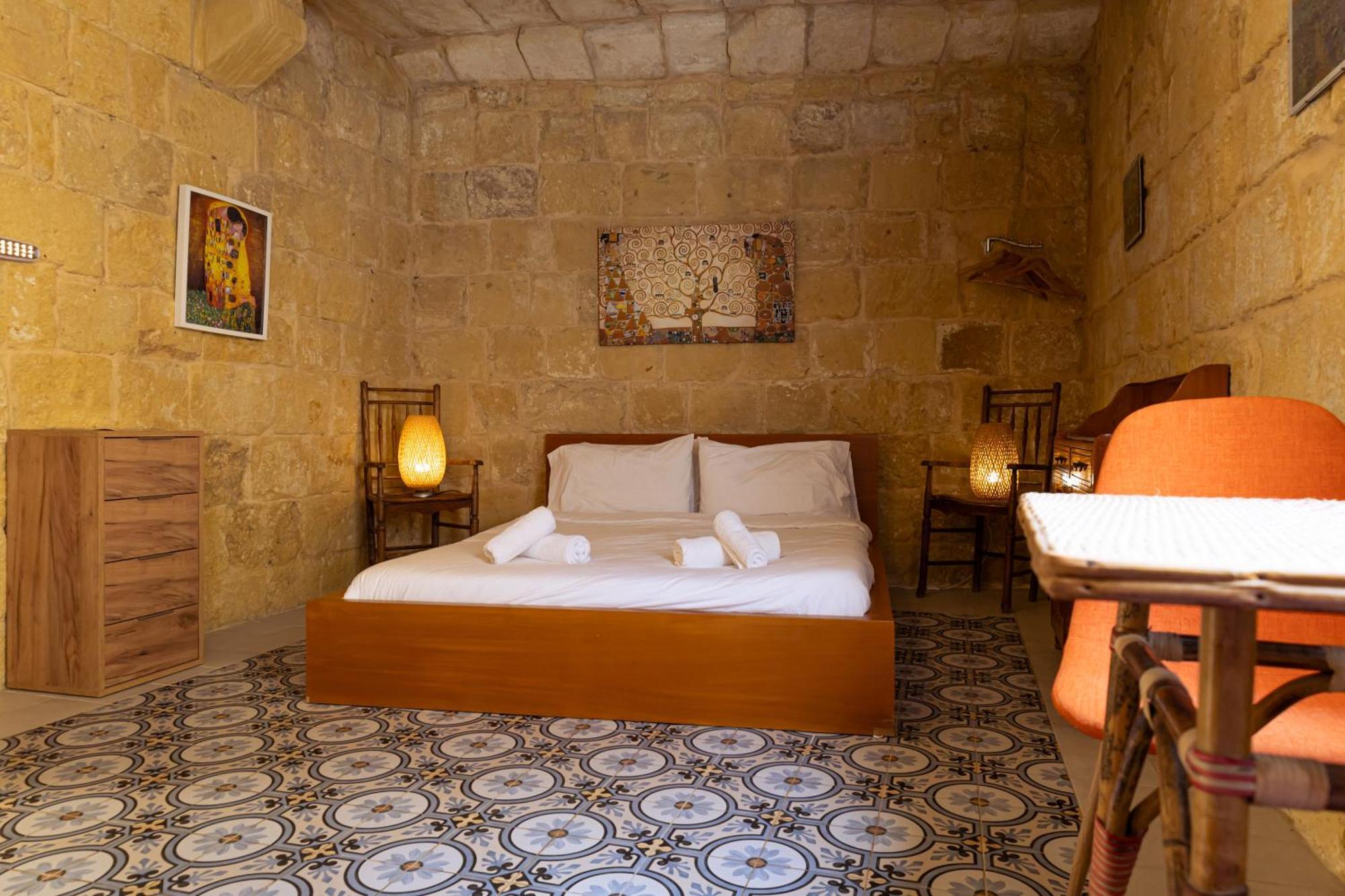 Historic Hideaways - 900 Year Old Converted Studios Вікторія Екстер'єр фото