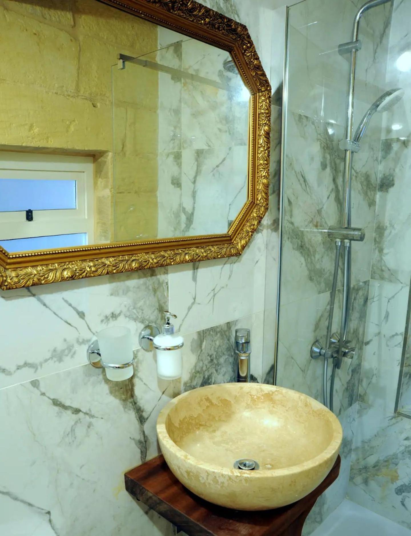 Historic Hideaways - 900 Year Old Converted Studios Вікторія Екстер'єр фото
