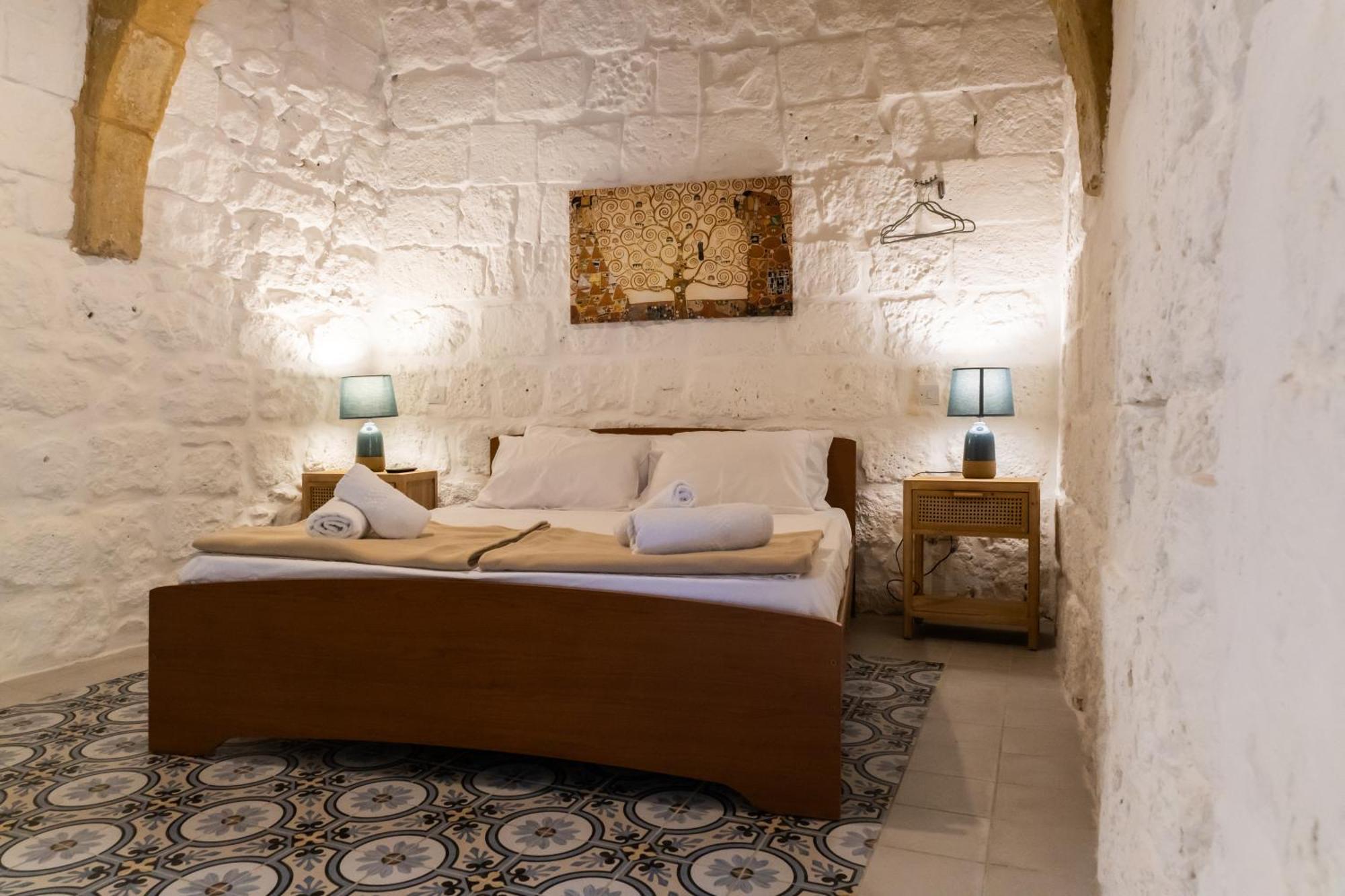 Historic Hideaways - 900 Year Old Converted Studios Вікторія Екстер'єр фото