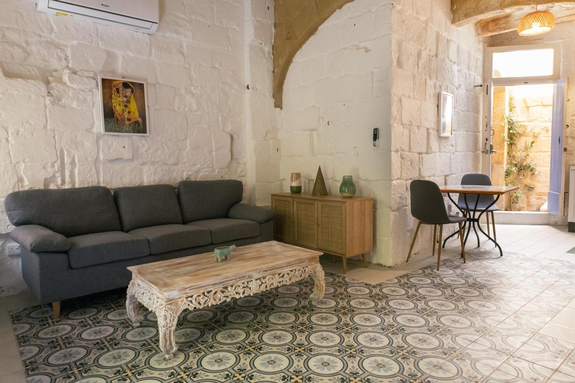 Historic Hideaways - 900 Year Old Converted Studios Вікторія Екстер'єр фото