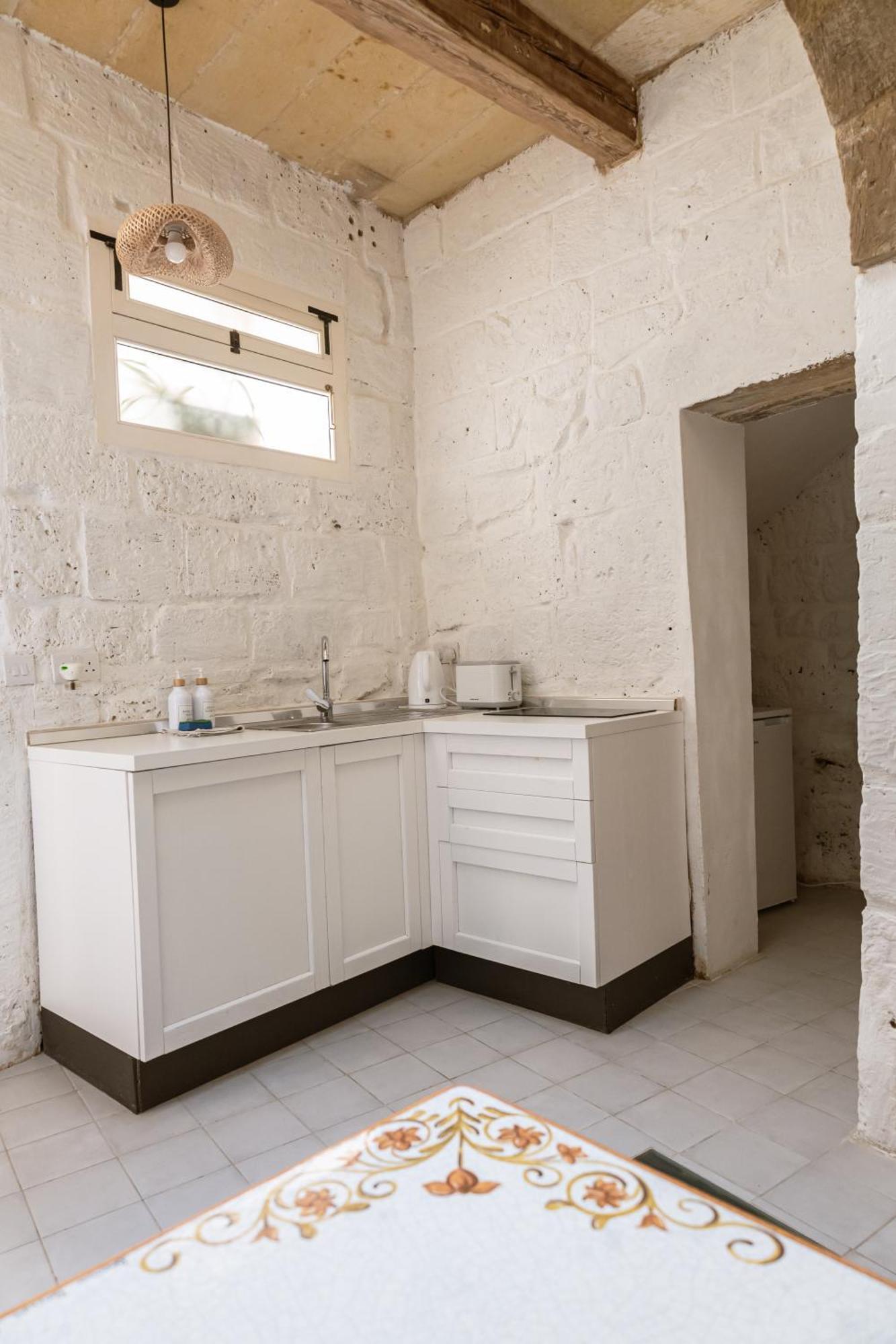 Historic Hideaways - 900 Year Old Converted Studios Вікторія Екстер'єр фото