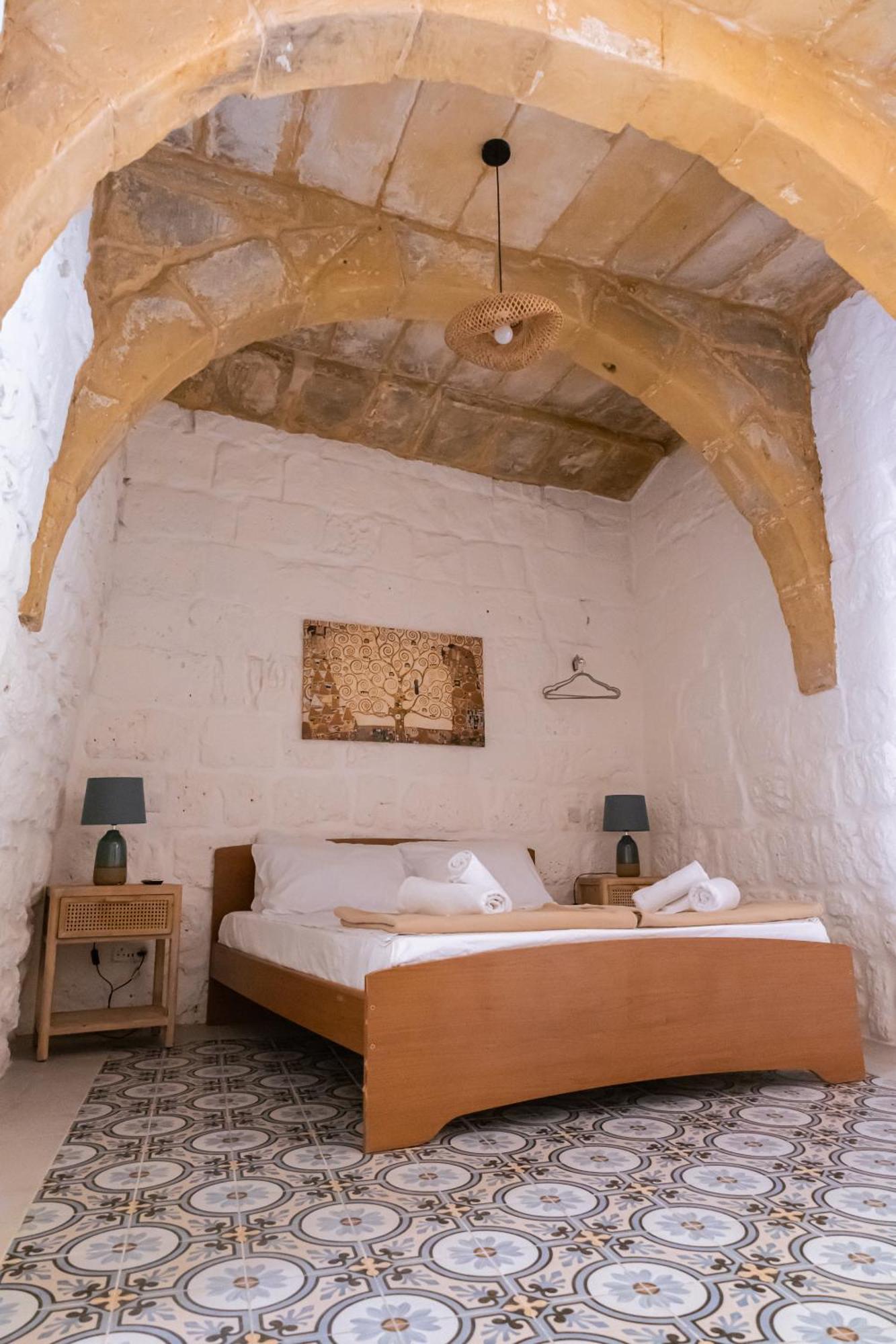 Historic Hideaways - 900 Year Old Converted Studios Вікторія Екстер'єр фото